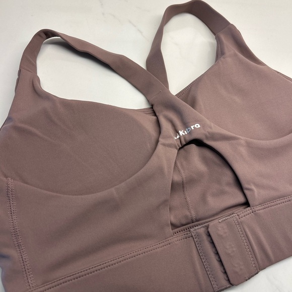 Brand new, never worn. Brown sports bra. Padding. Adjustable back. Size M. - Picture 5 of 6